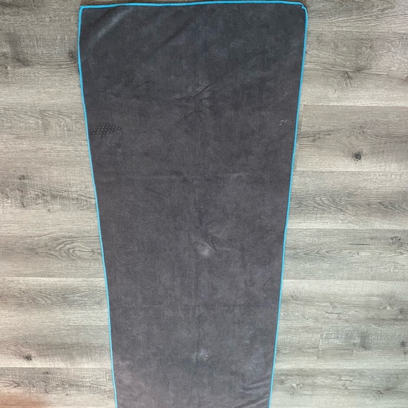 2 Hot Yoga / Pilates Towel for on top of Mats Gray - Picture 3 of 7